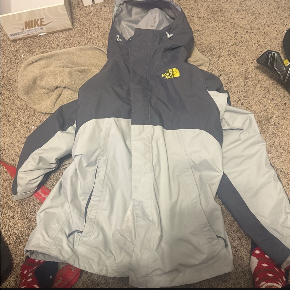 North Face snow jacket
Mens size M
Worn once